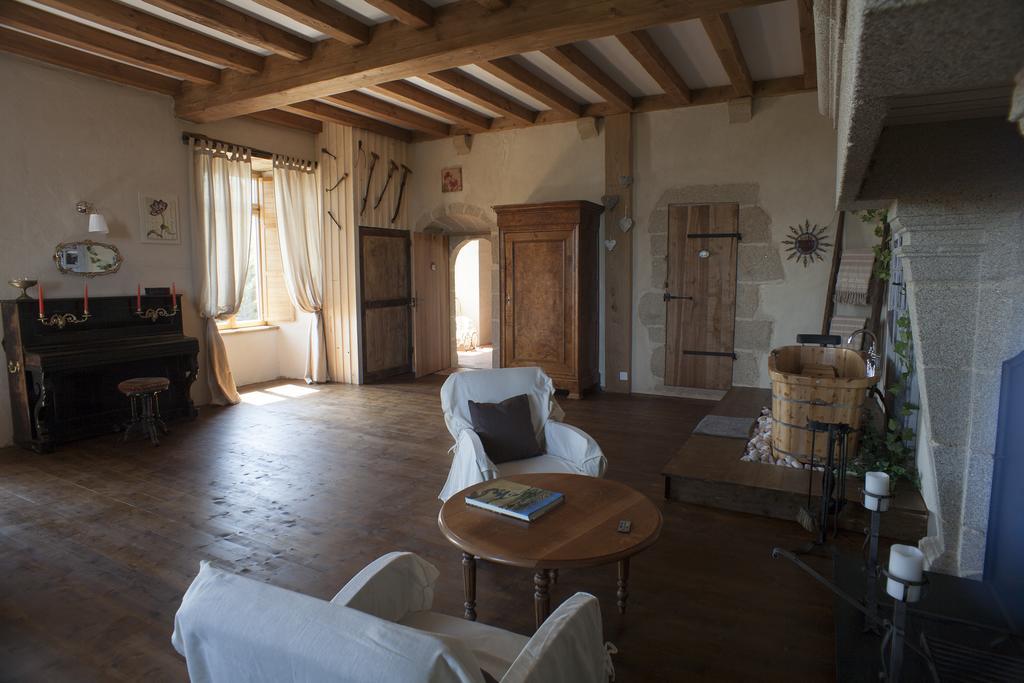 Logis De Riparfonds Bed & Breakfast Bressuire Eksteriør bilde