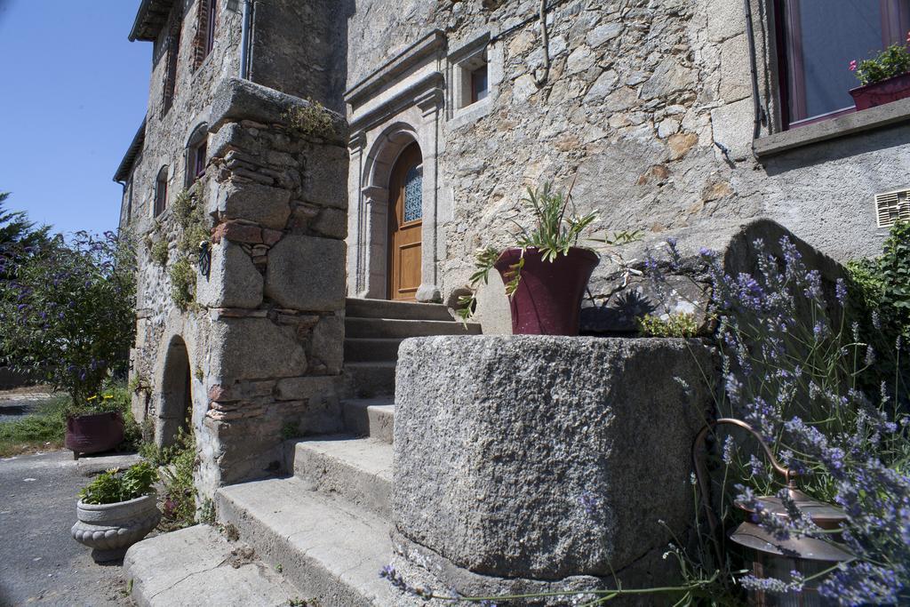 Logis De Riparfonds Bed & Breakfast Bressuire Eksteriør bilde
